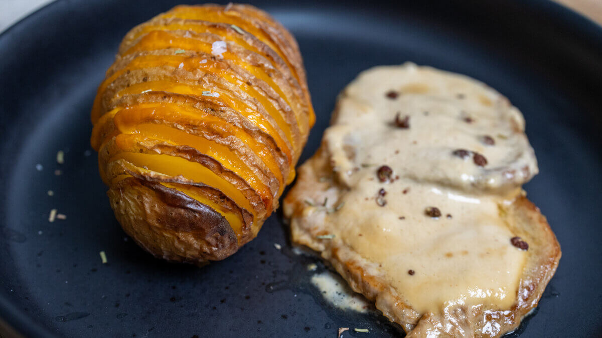 Hasselback-Kartoffel mit Scweineminutensteak