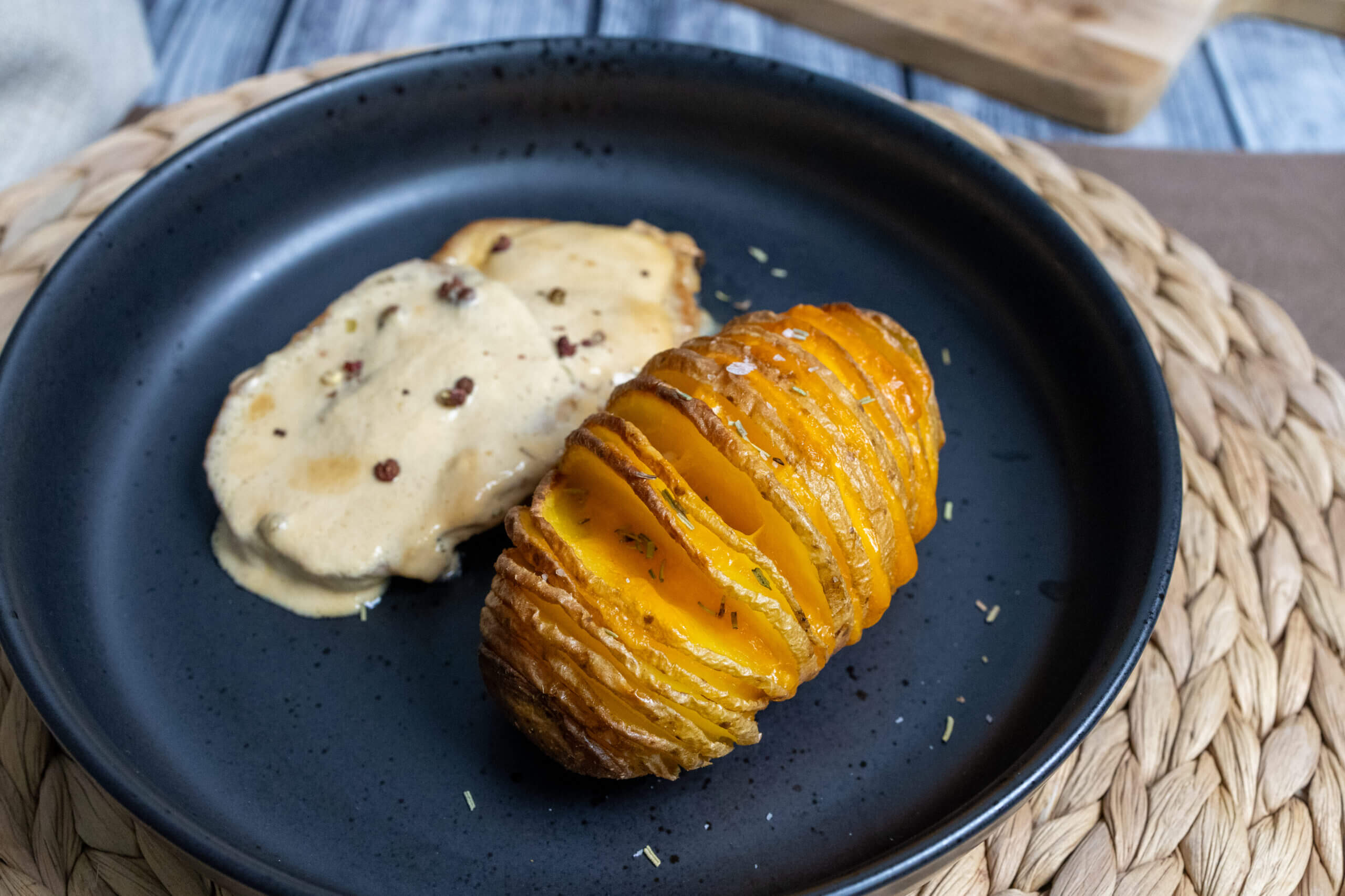 Hasselback Kartoffel mit Schweineminutensteak